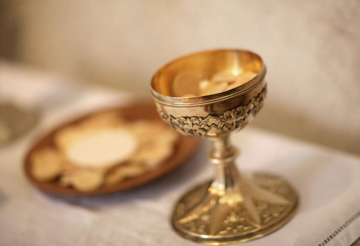 Chalice and bread 